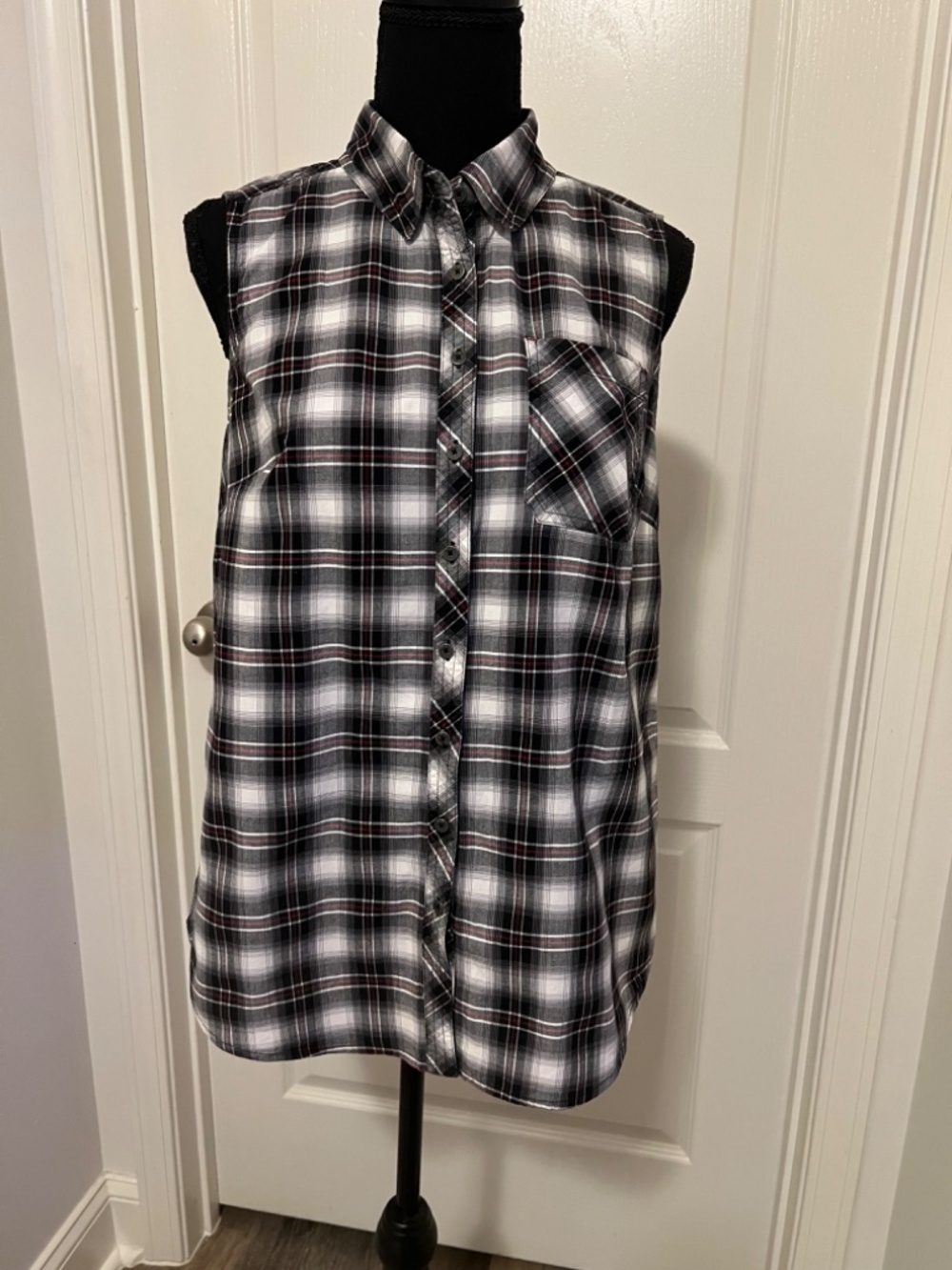 Women's Harley Davidson Fitted Plaid Sleeveless Snap Front Shirt - Picture 3 of 6